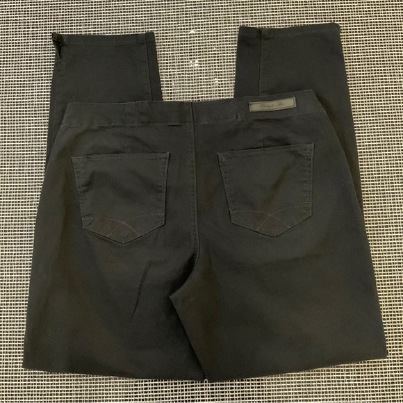 NWOT Black Mid Rise Crop Pant - Picture 2 of 4